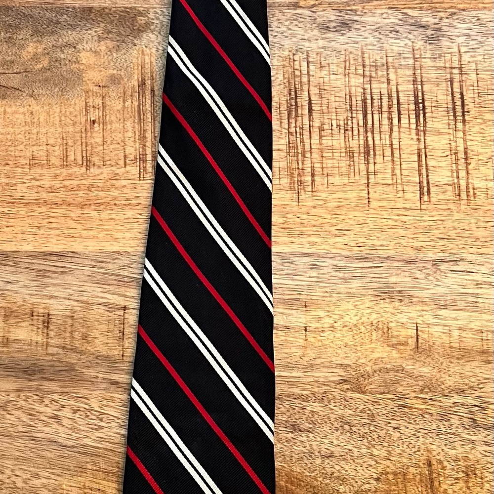 Classic Black Red Striped Silk Tie - Picture 4 of 9